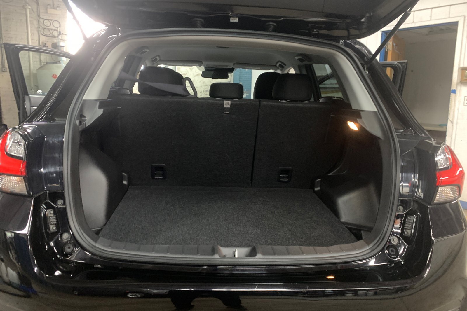 Used 2024  Mitsubishi 2.0 ES image 17