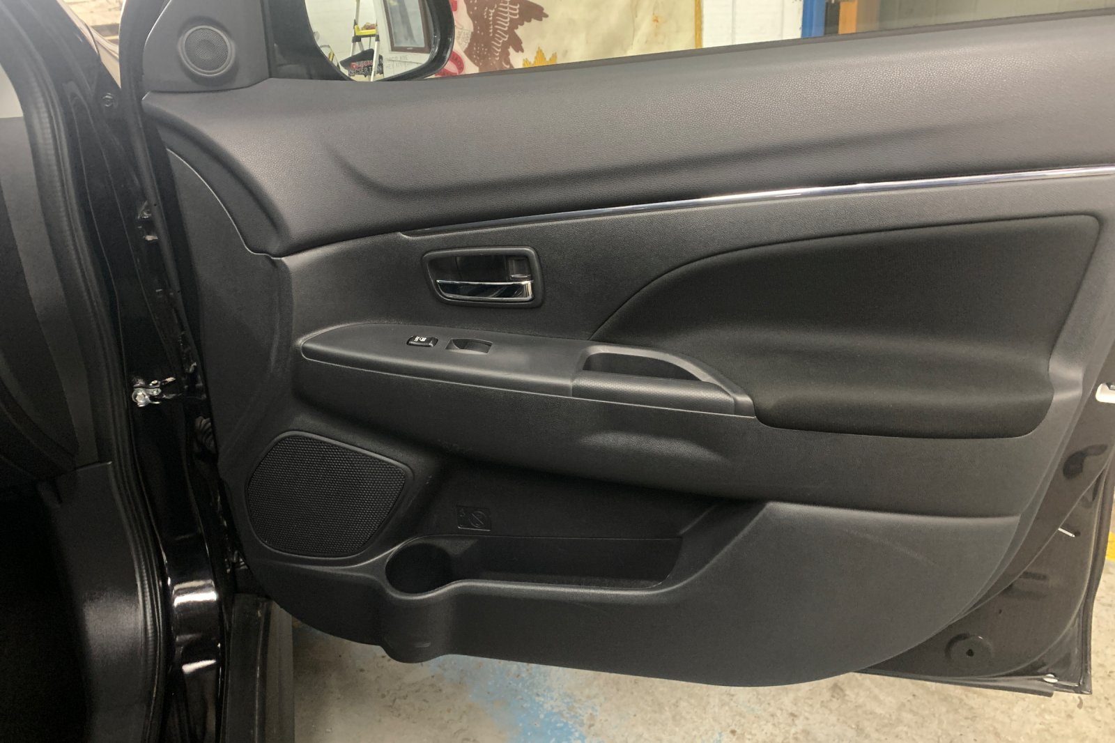 Used 2024  Mitsubishi 2.0 ES image 20