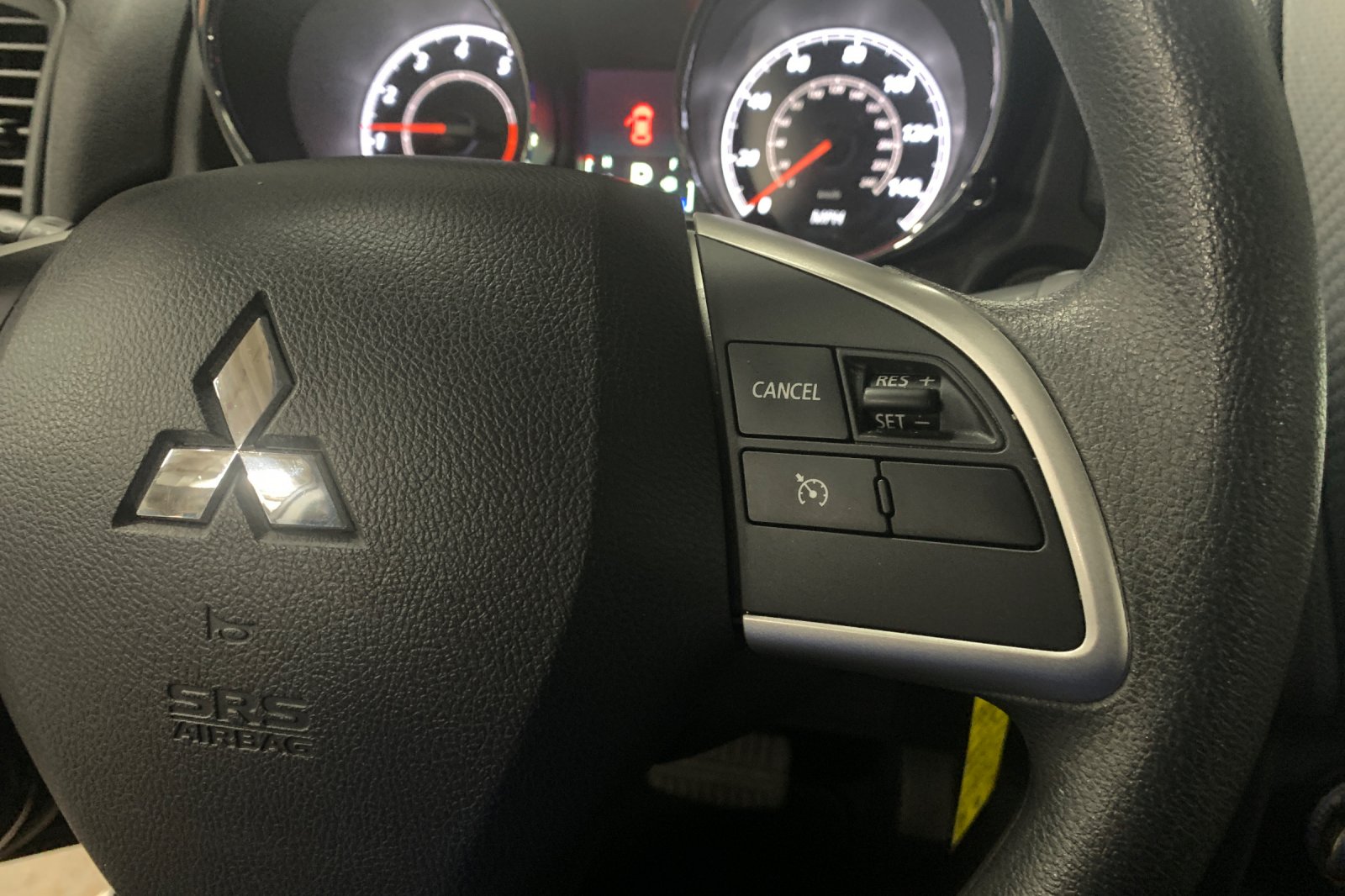 Used 2024  Mitsubishi 2.0 ES image 28