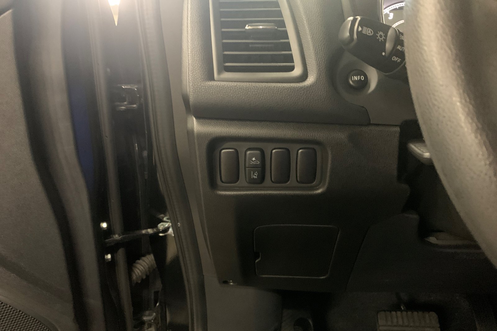 Used 2024  Mitsubishi 2.0 ES image 31