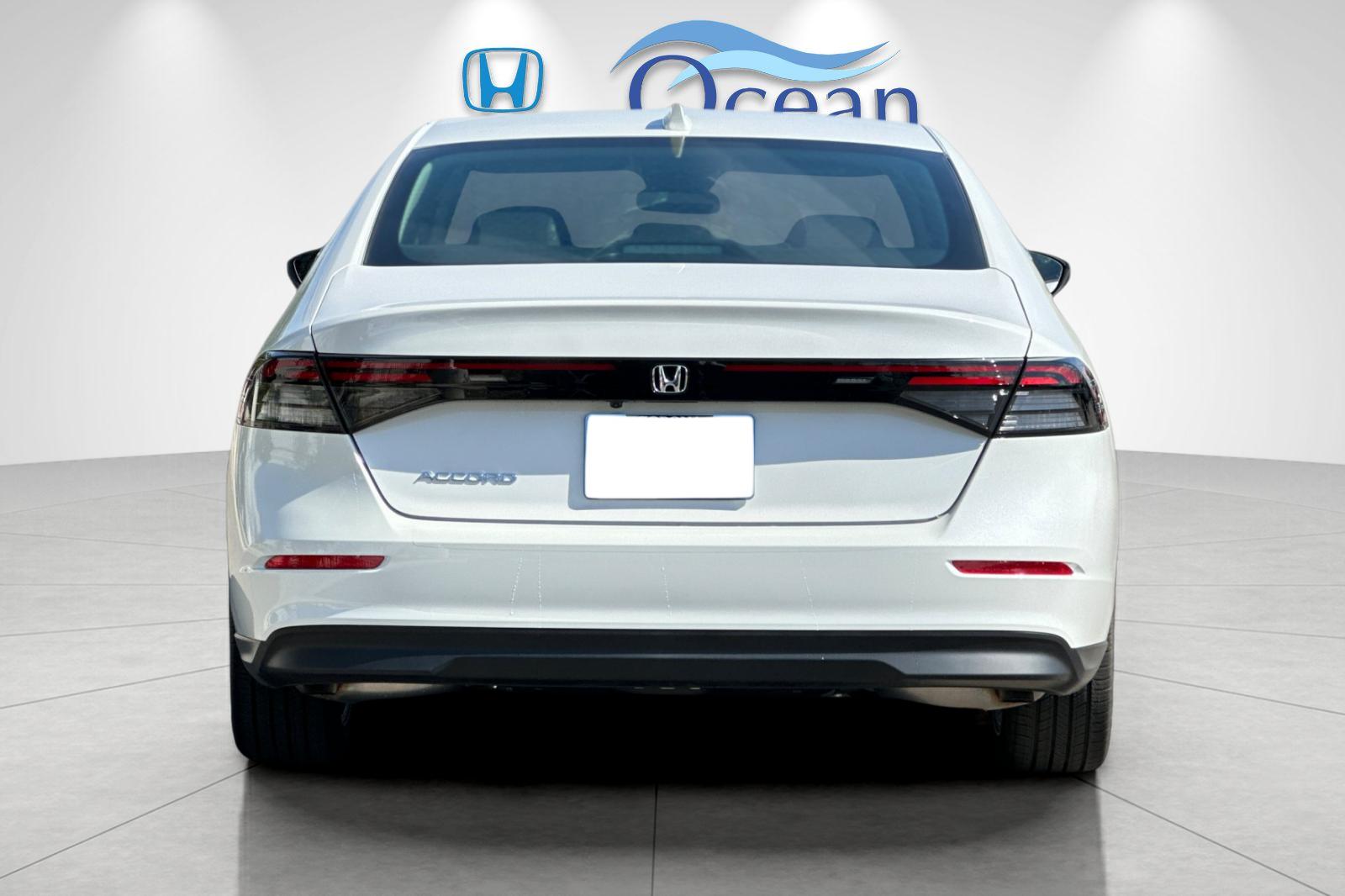 New 2026 Platinum White Pearl Honda LX image 4