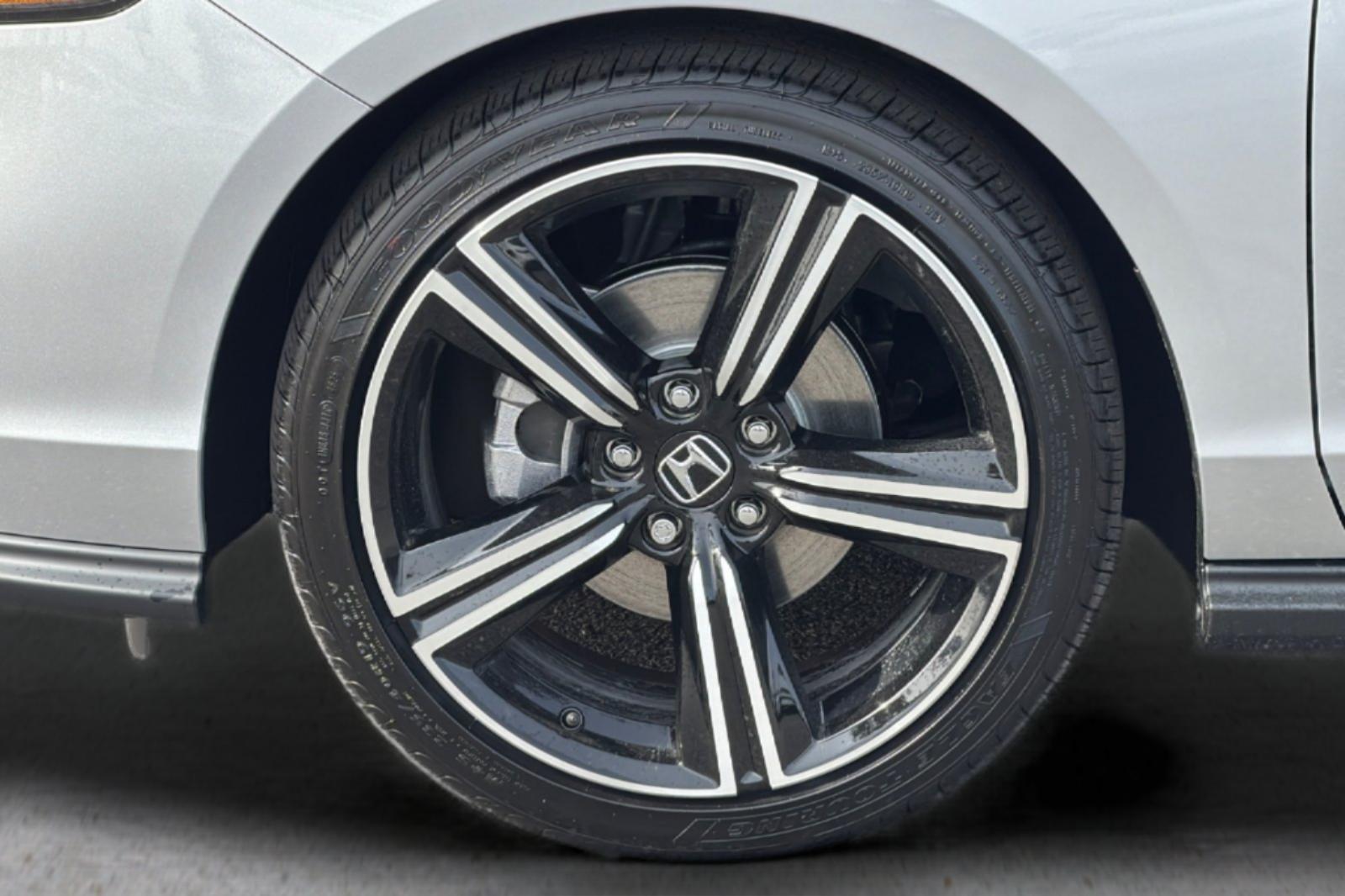 New 2026 Solar Silver Metallic Honda SE image 31