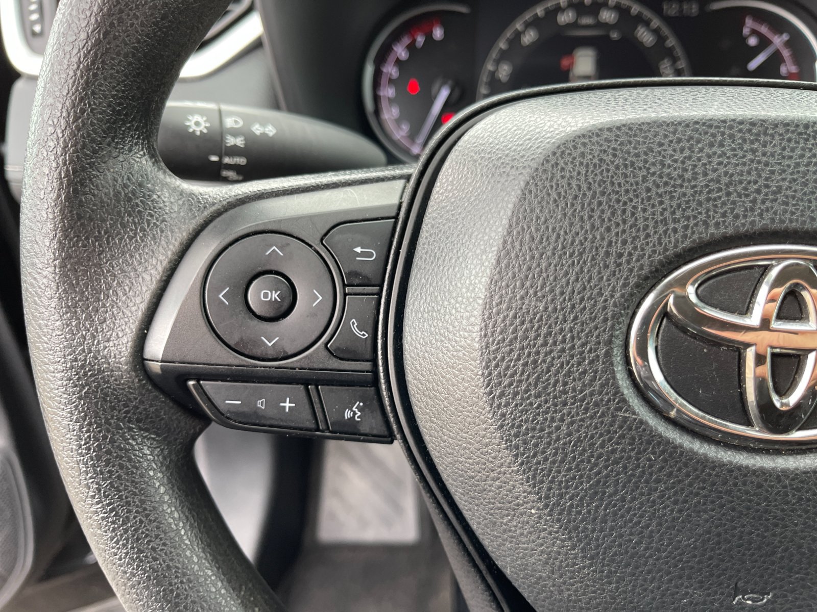 Used 2024 Midnight Black Metallic Toyota XLE image 27