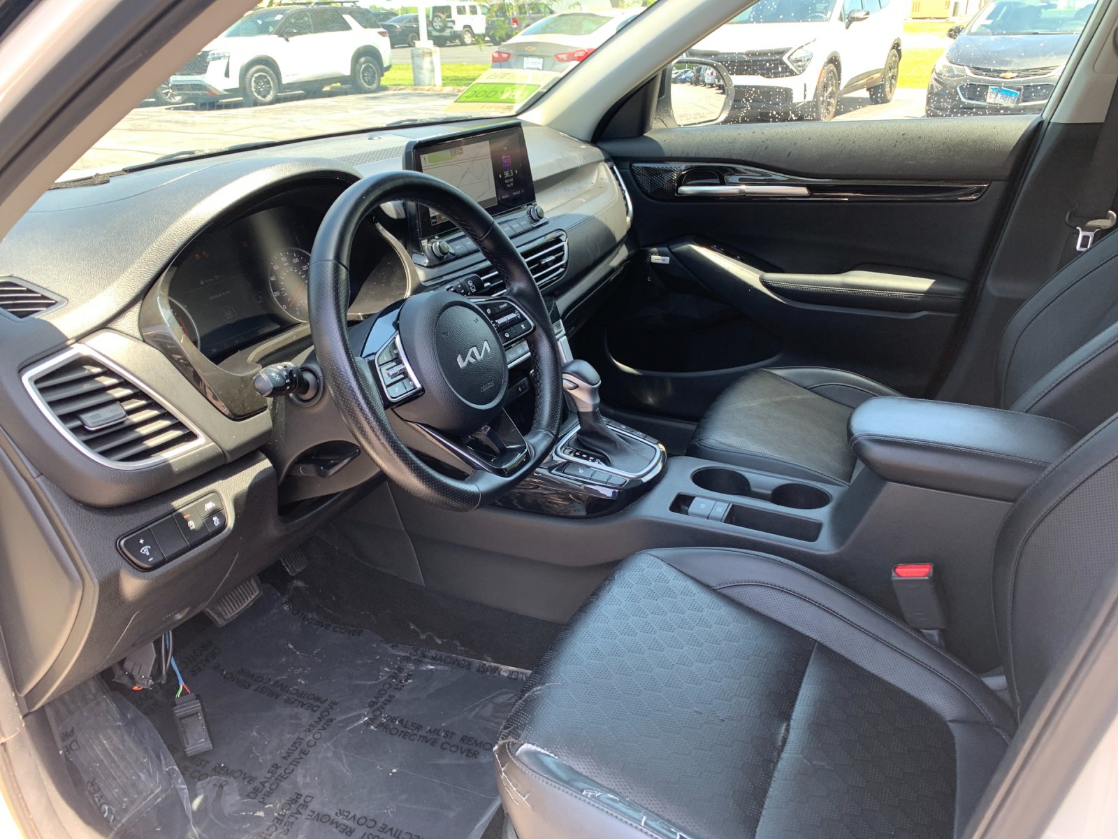 Used 2023 White Kia SX image 11