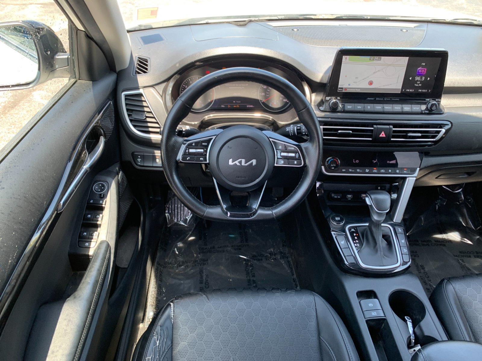 Used 2023 White Kia SX image 17