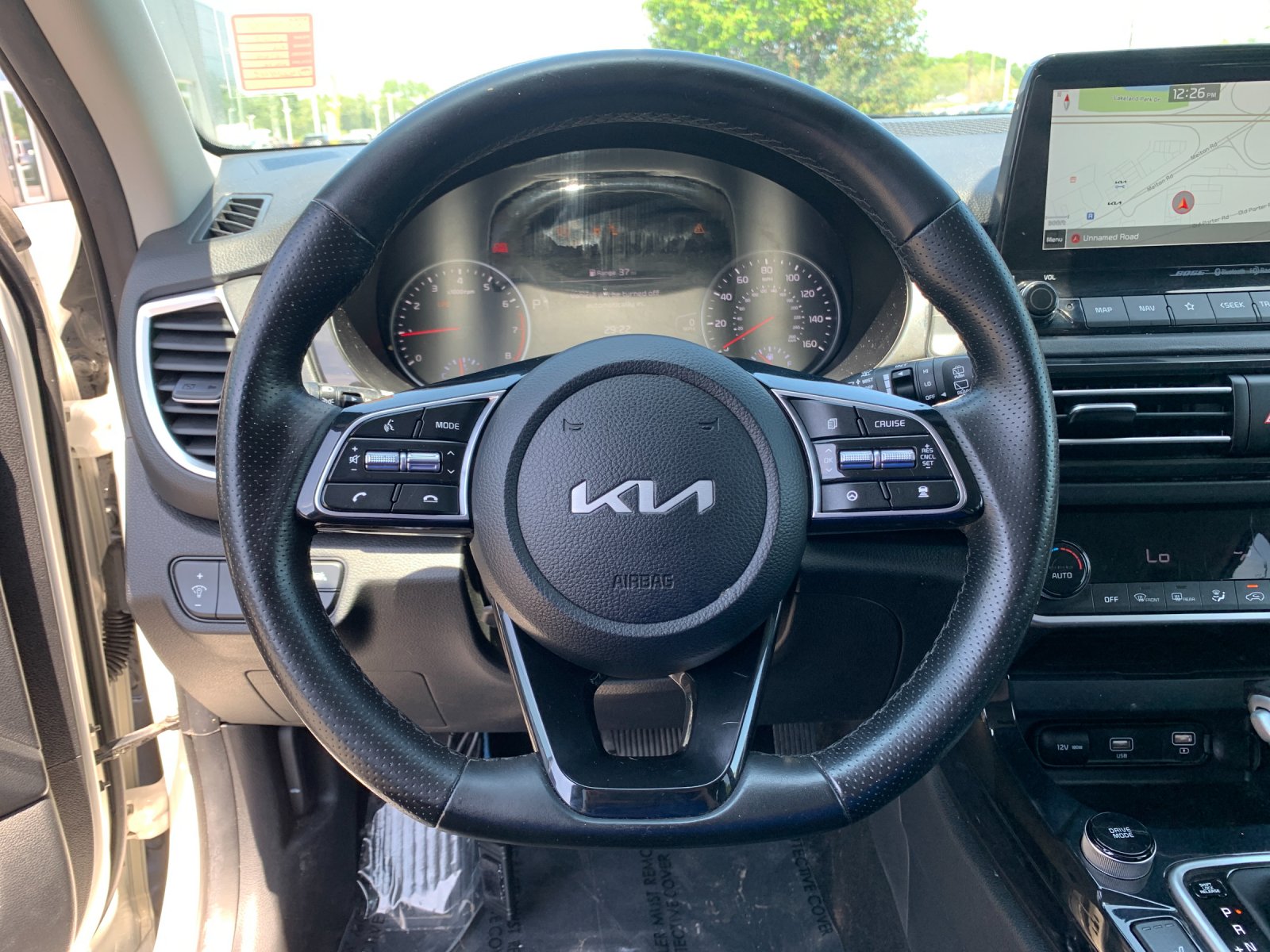Used 2023 White Kia SX image 28