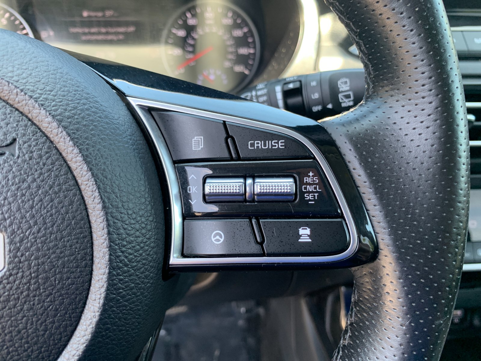 Used 2023 White Kia SX image 30