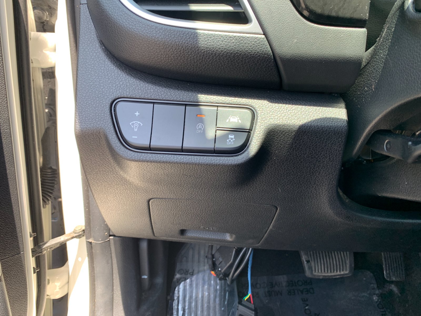 Used 2023 White Kia SX image 33