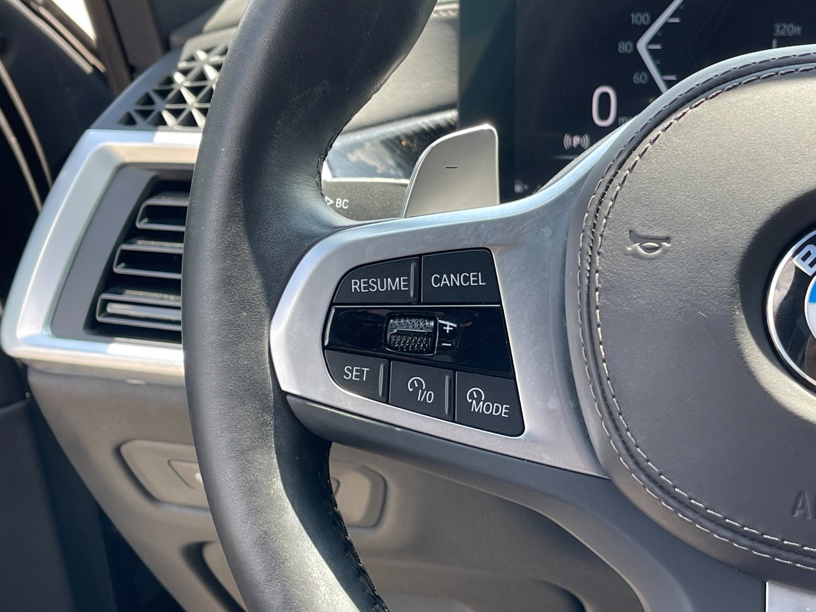 Used 2024 Gray BMW xDrive40i image 28