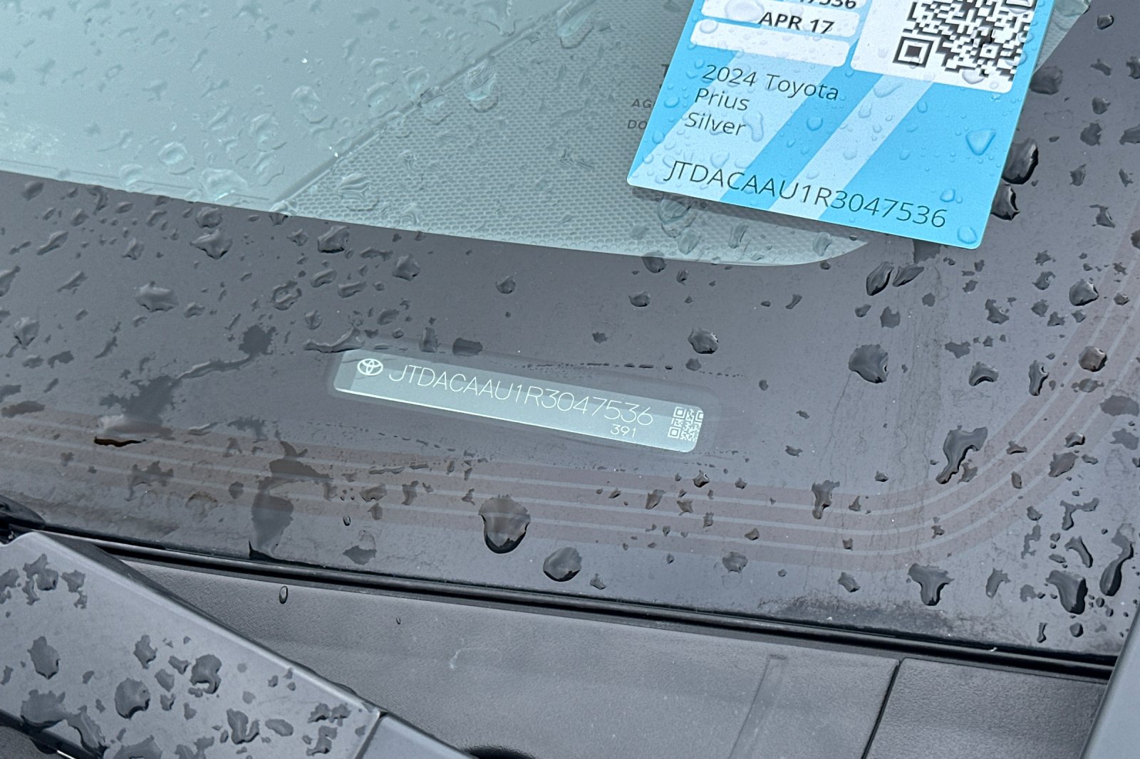 2024 Toyota Prius LE photo 2