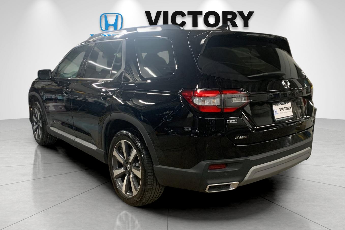 Certified Used 2025 Crystal Black Pearl Honda Touring image 4