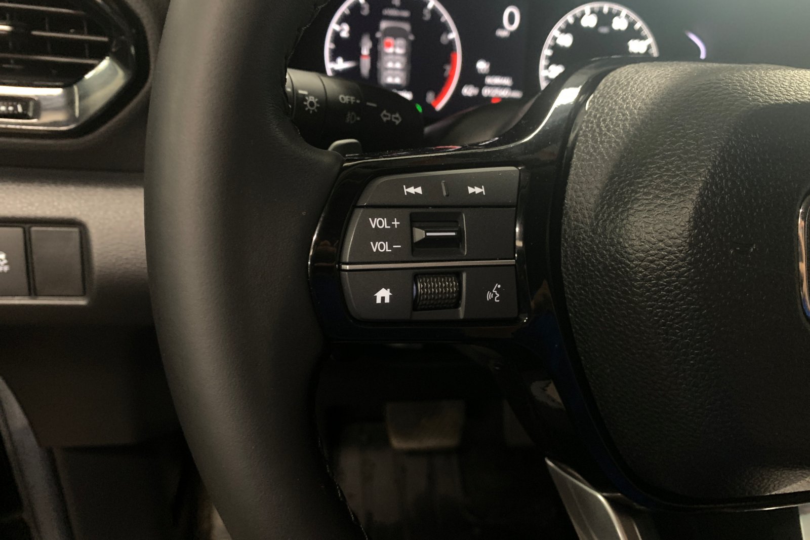 Certified Used 2025 Crystal Black Pearl Honda Touring image 28