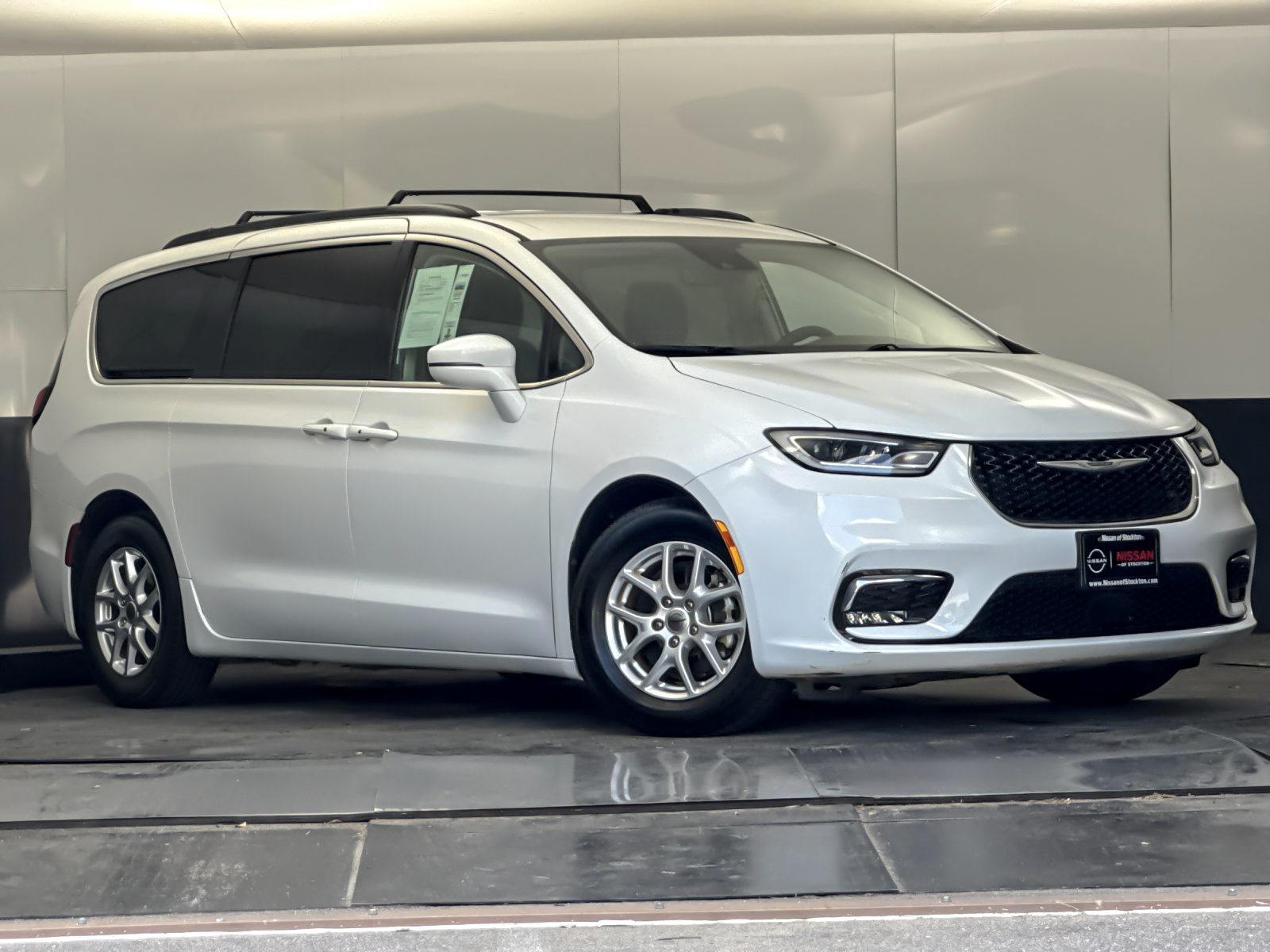 2022 Chrysler Pacifica Touring L's photo