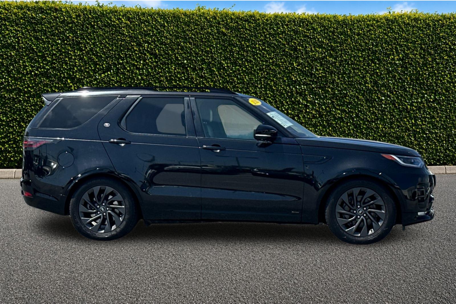 Used 2022  Land Rover S R-Dynamic image 3