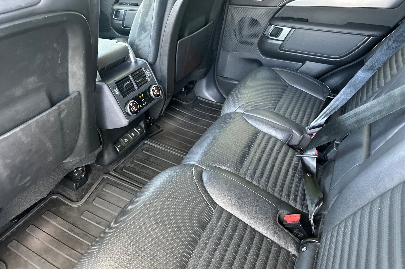 Used 2022  Land Rover S R-Dynamic image 14