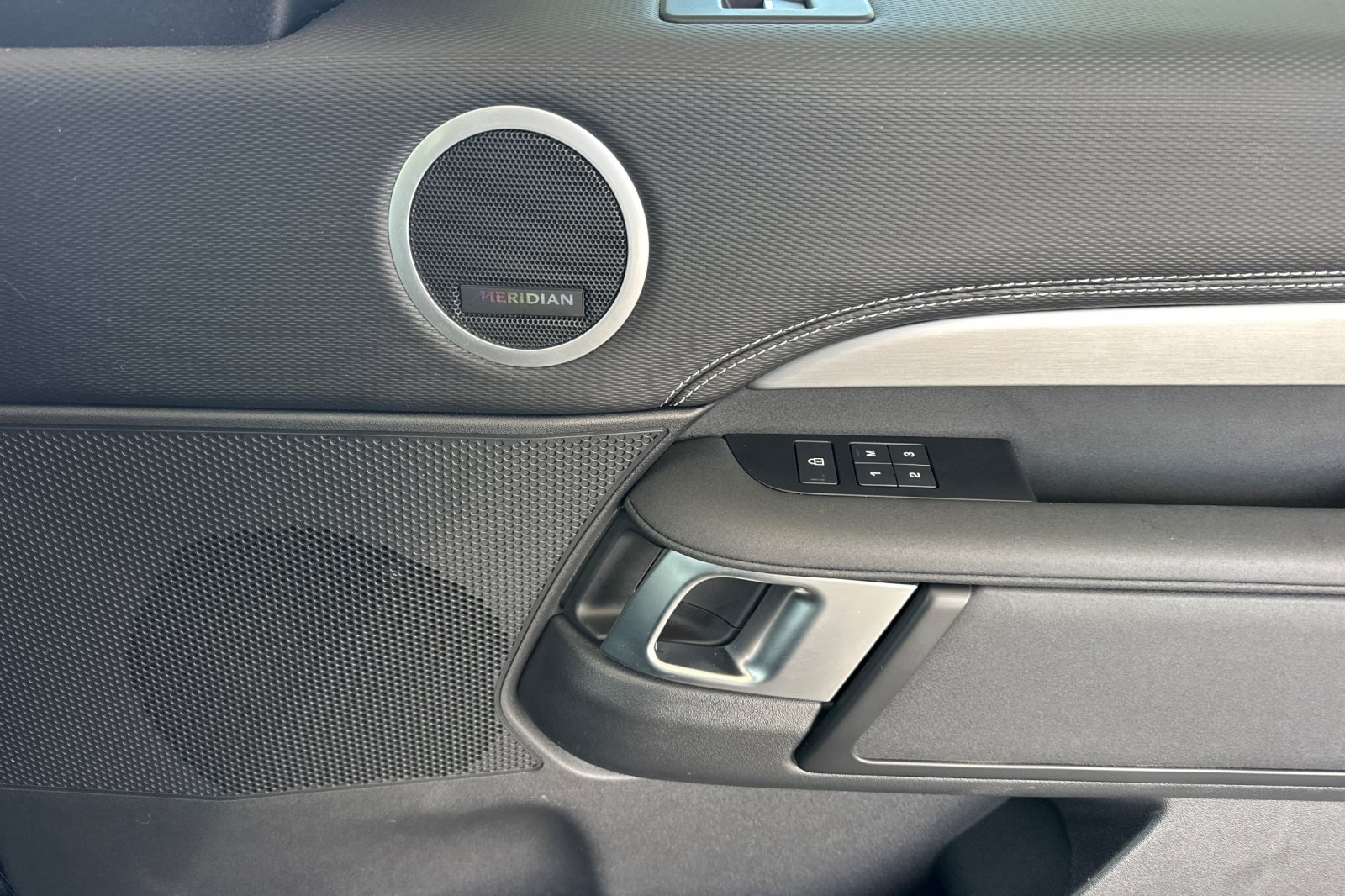 Used 2022  Land Rover S R-Dynamic image 22