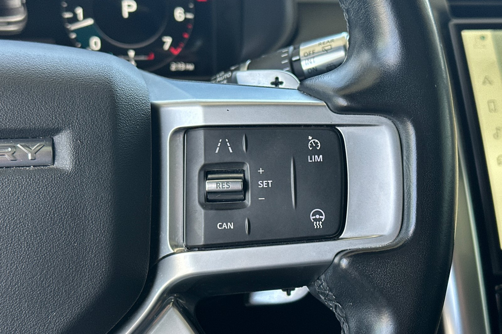 Used 2022  Land Rover S R-Dynamic image 32