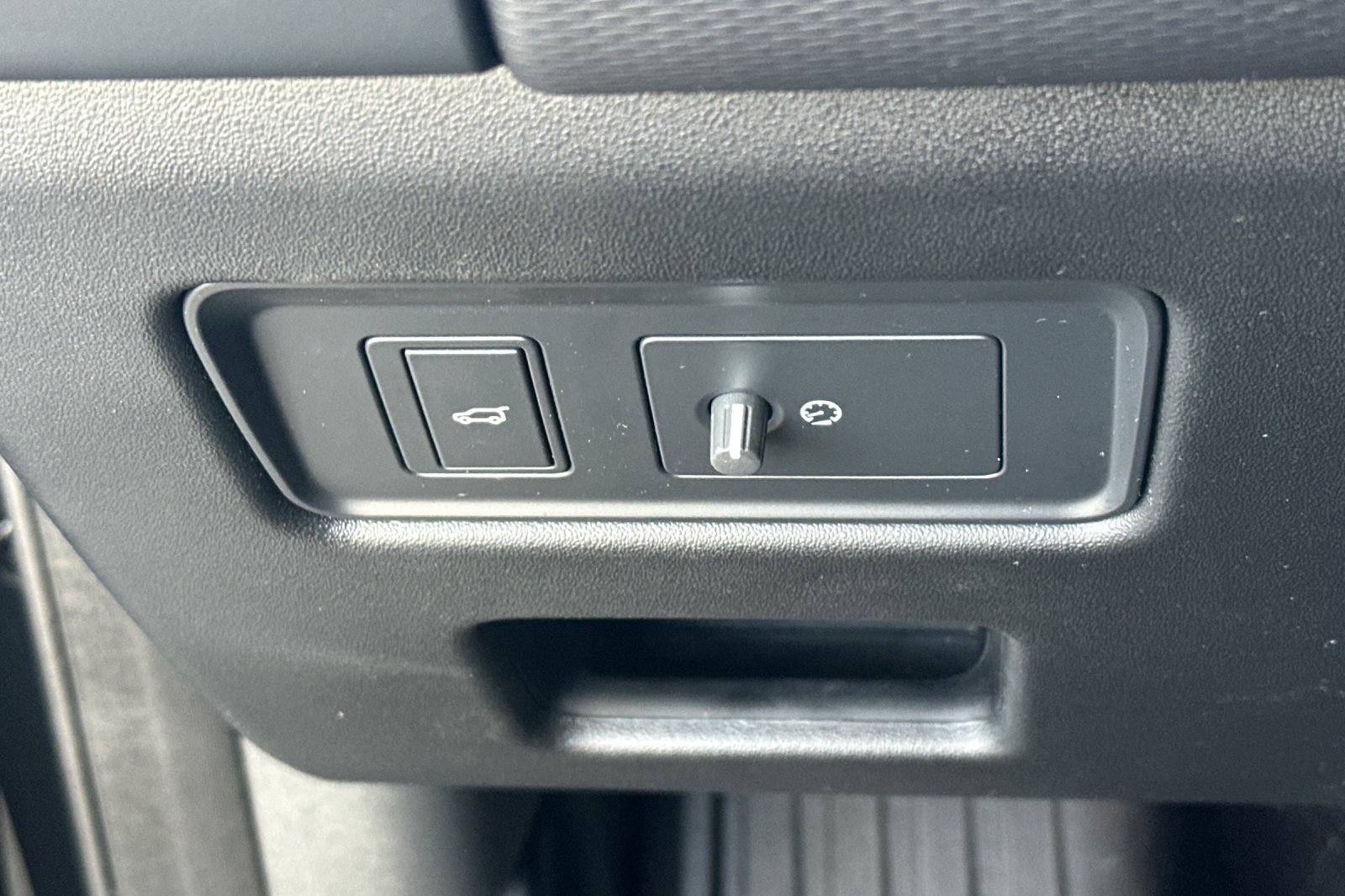 Used 2022  Land Rover S R-Dynamic image 35