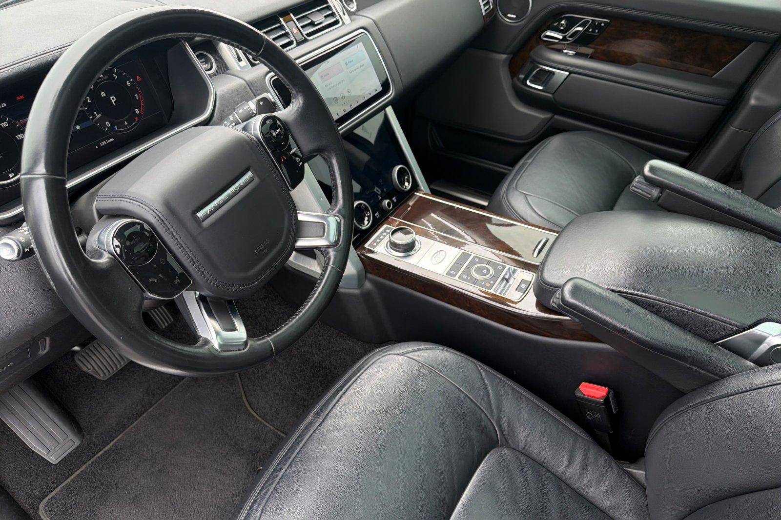 Used 2020  Land Rover SWB image 11