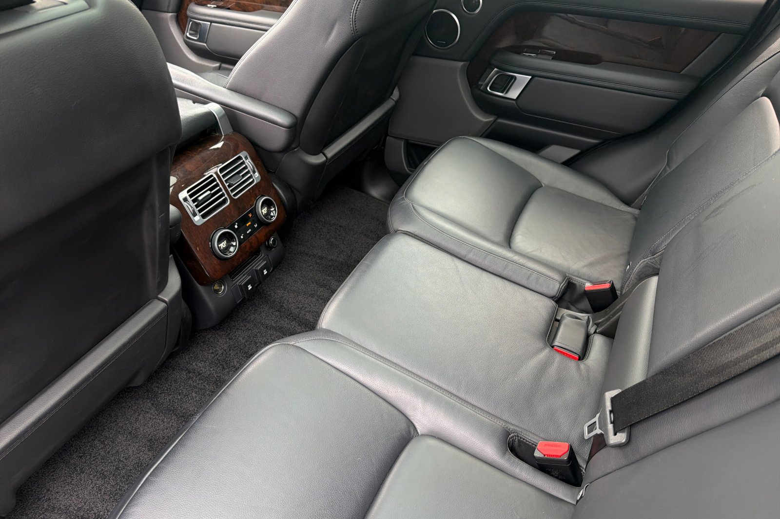 Used 2020  Land Rover SWB image 14