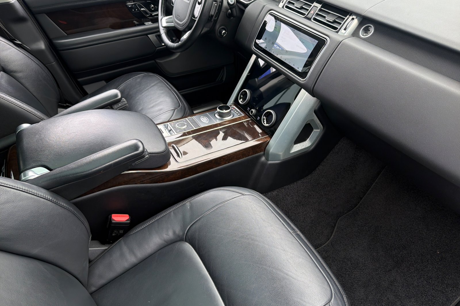 Used 2020  Land Rover SWB image 19