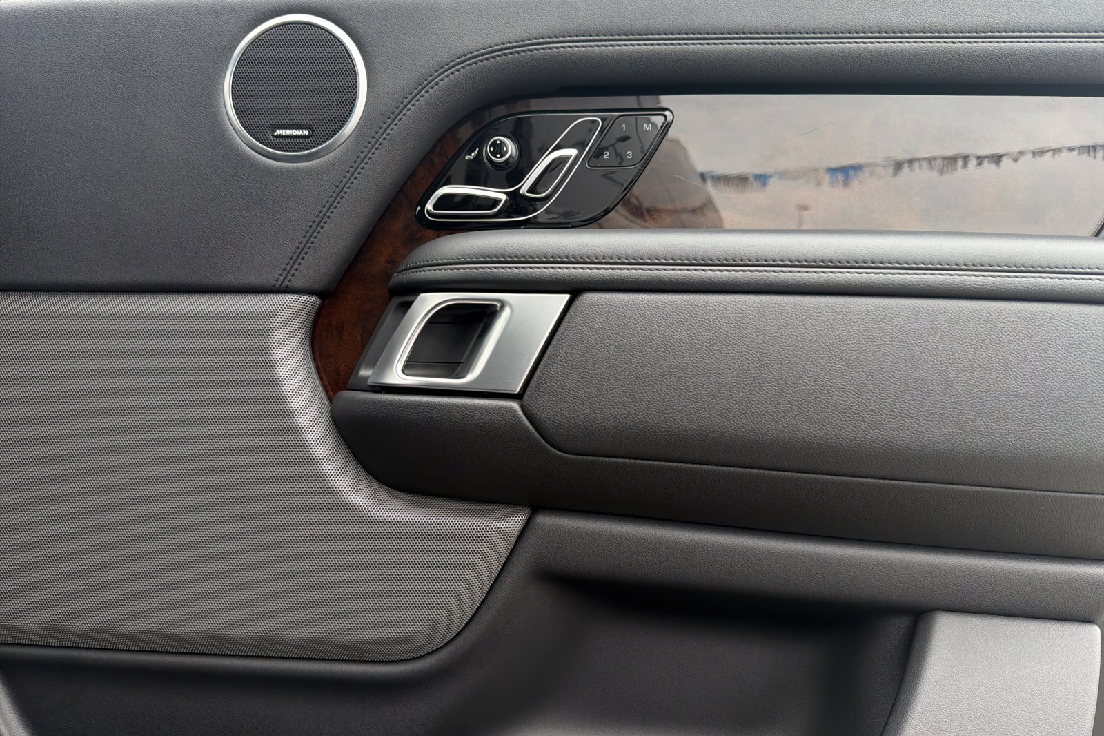 Used 2020  Land Rover SWB image 21