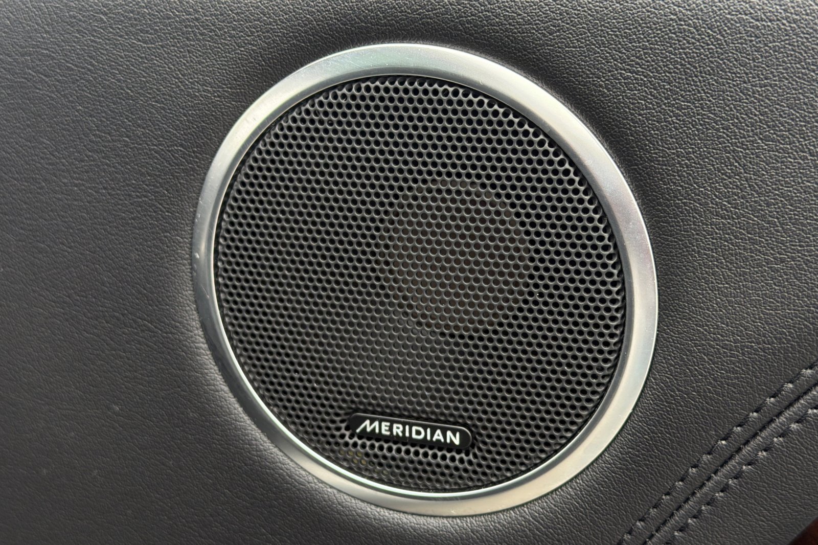 Used 2020  Land Rover SWB image 22