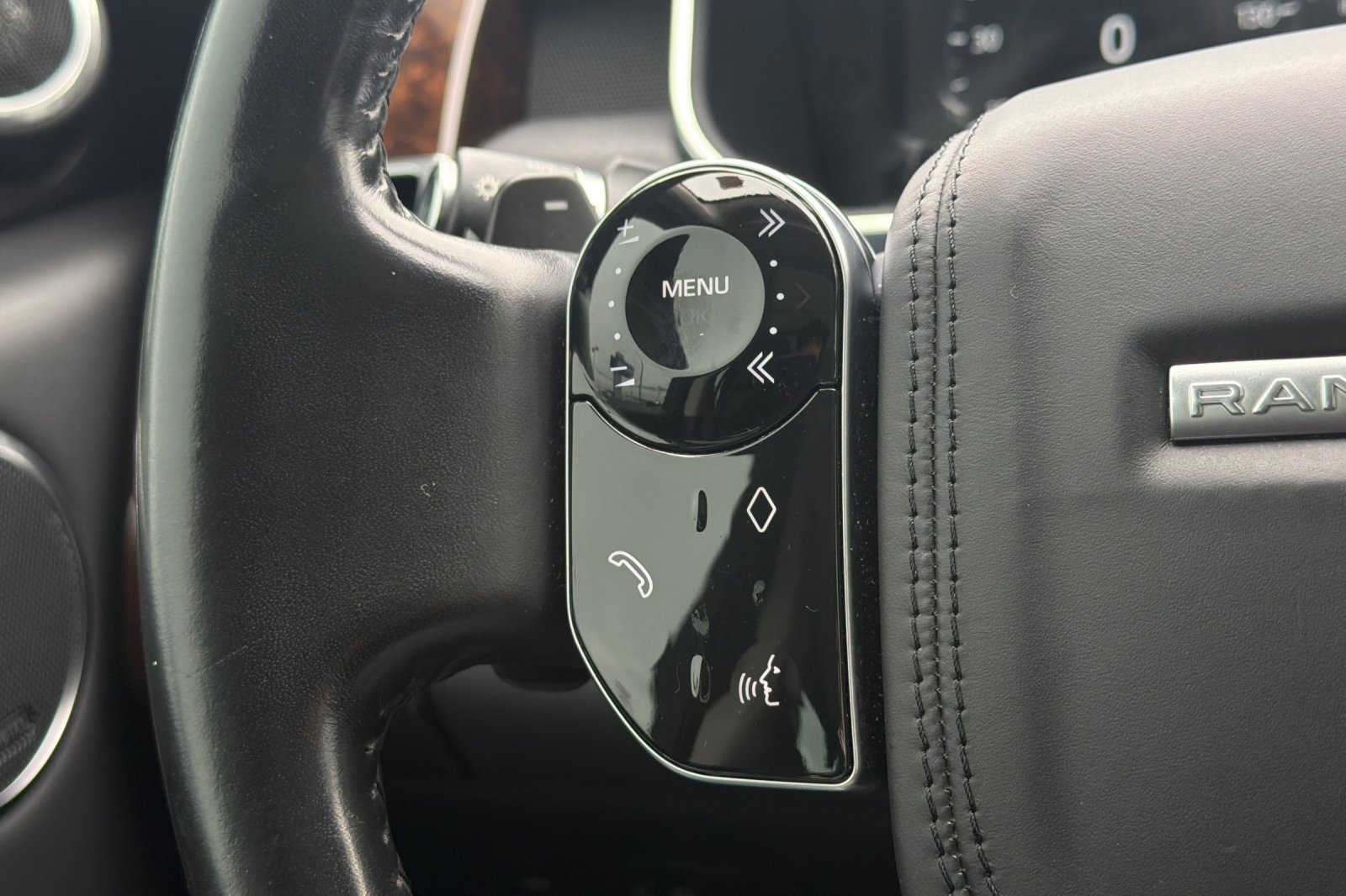 Used 2020  Land Rover SWB image 30
