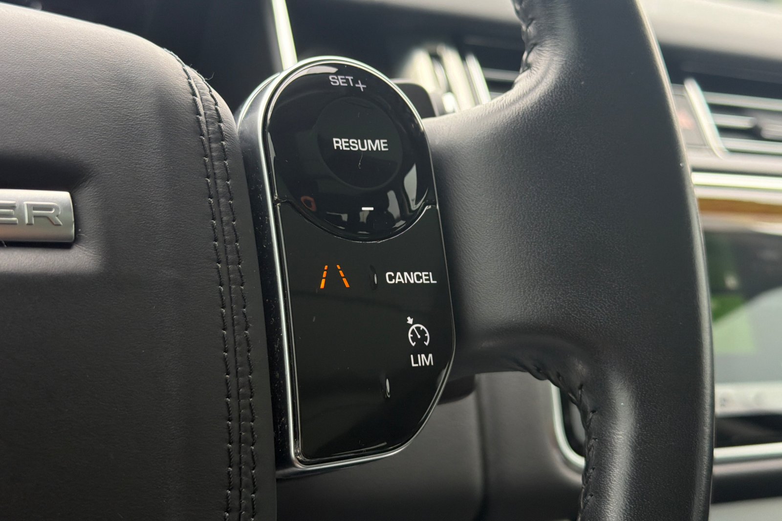 Used 2020  Land Rover SWB image 31