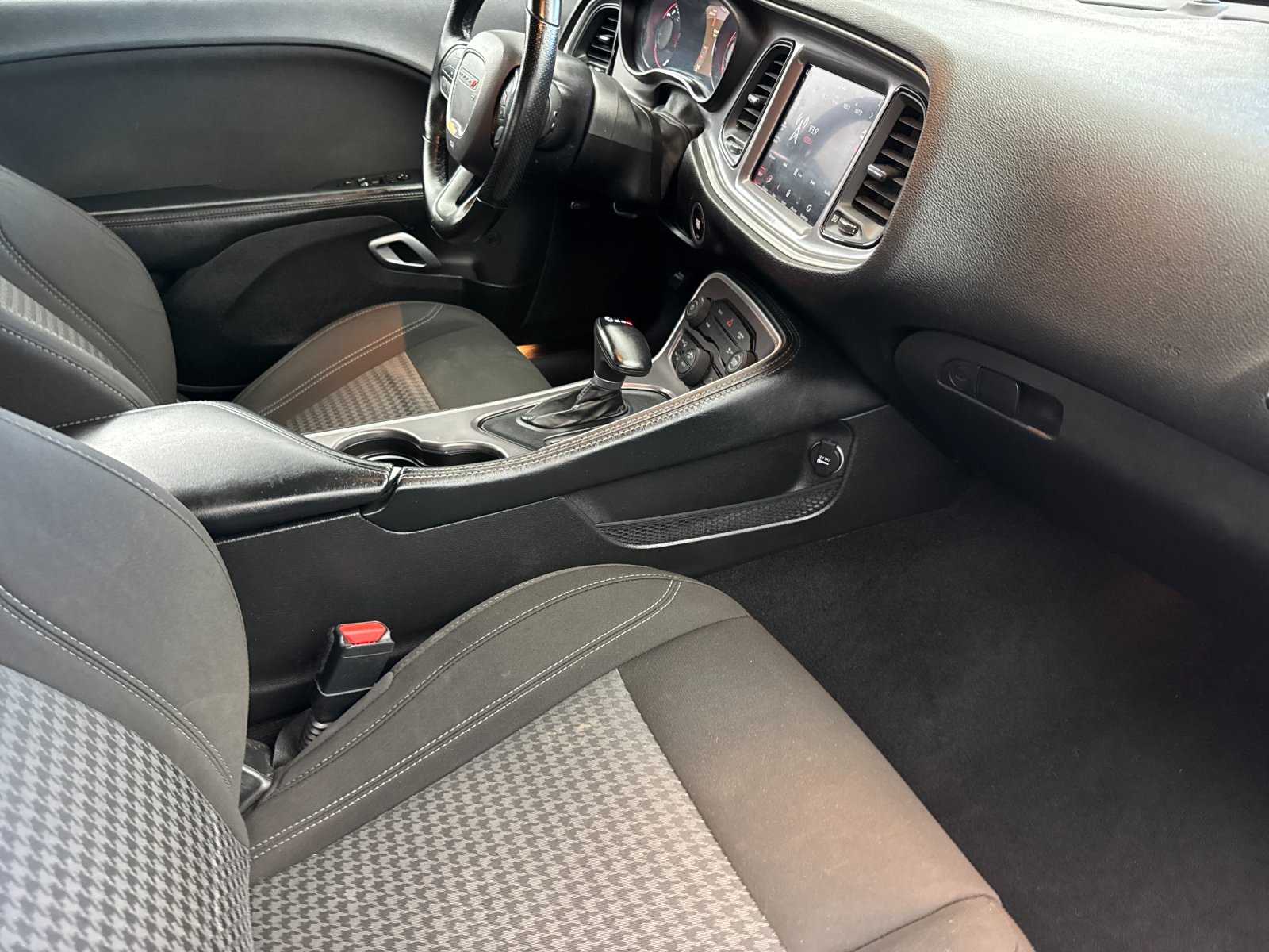 Used 2022 Green Dodge SXT image 14