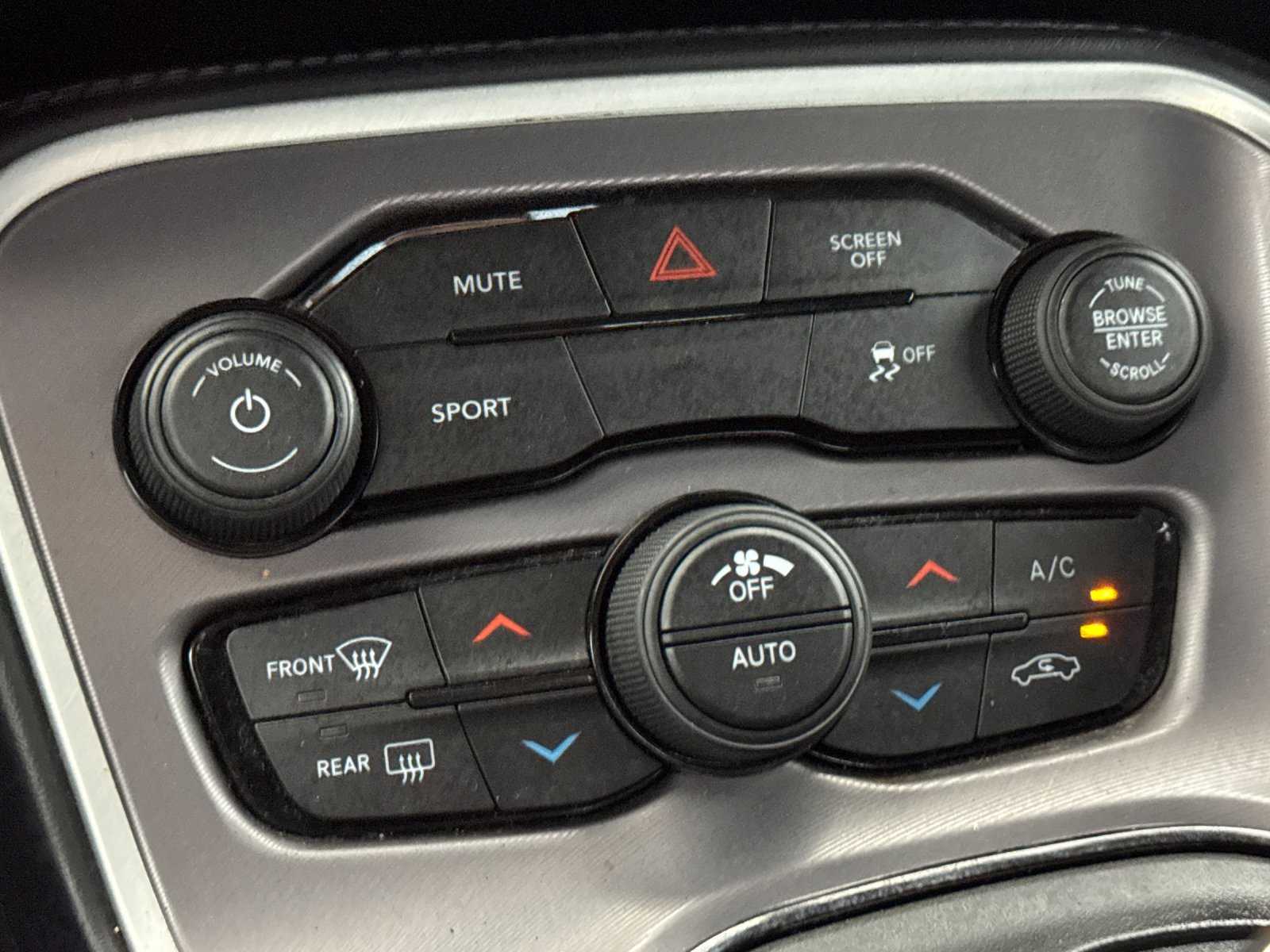 Used 2022 Green Dodge SXT image 18