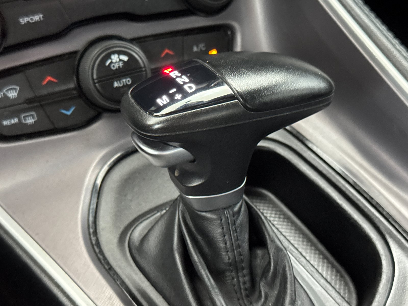 Used 2022 Green Dodge SXT image 19