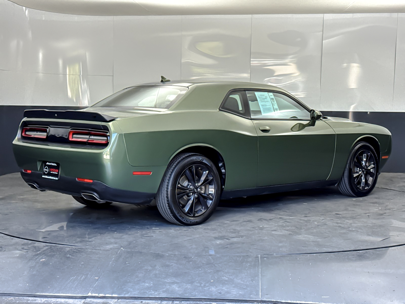 Used 2022 Green Dodge SXT image 3