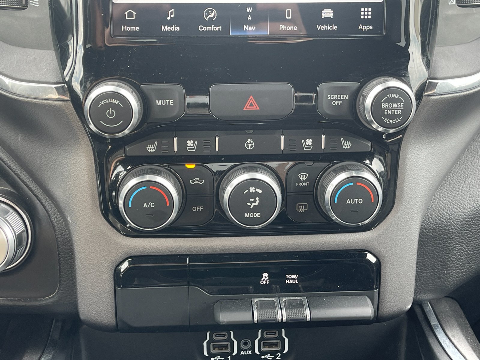 Used 2024 White Ram Laramie image 22