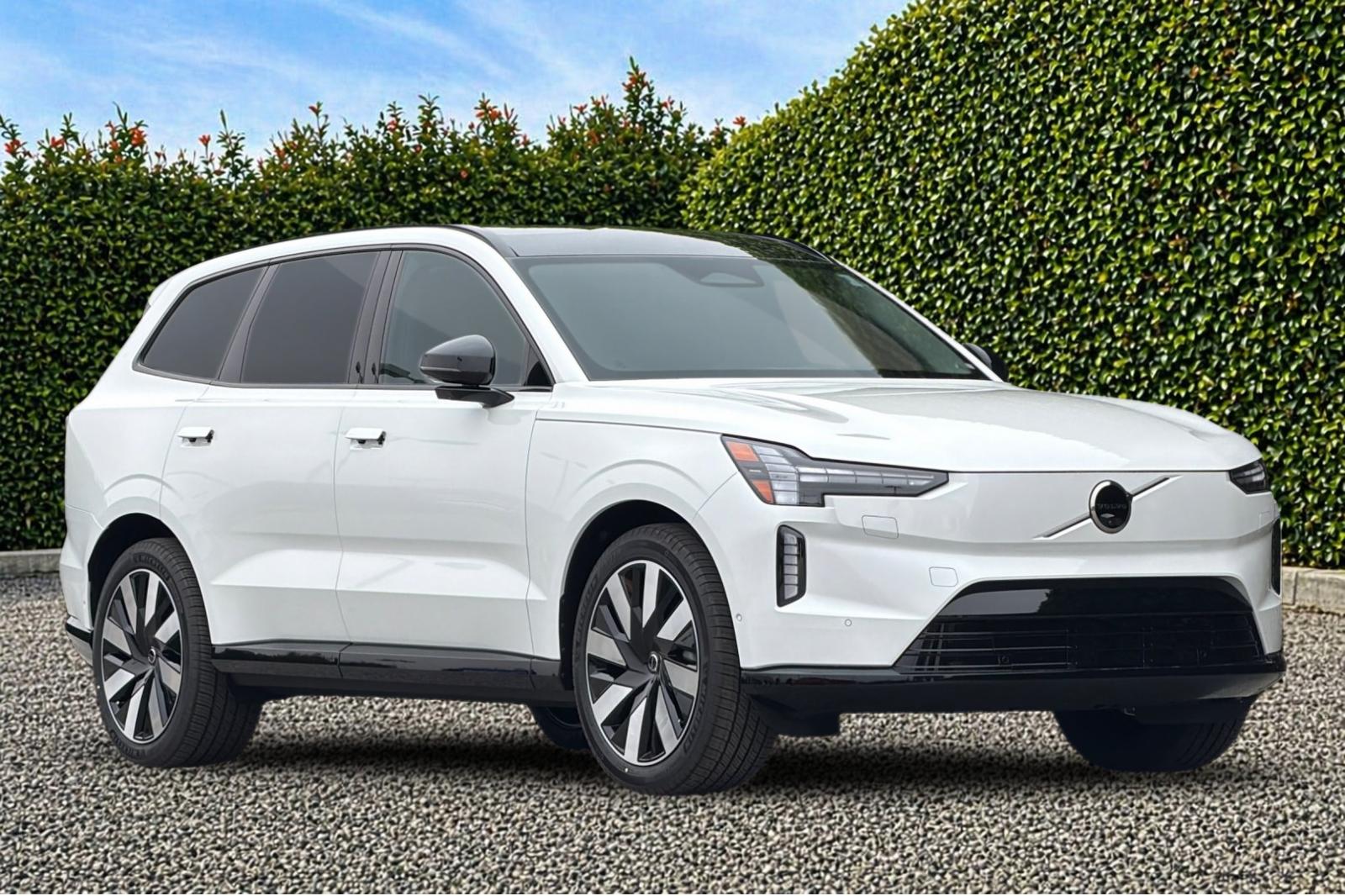 New 2026 Crystal White Volvo Ultra image 8