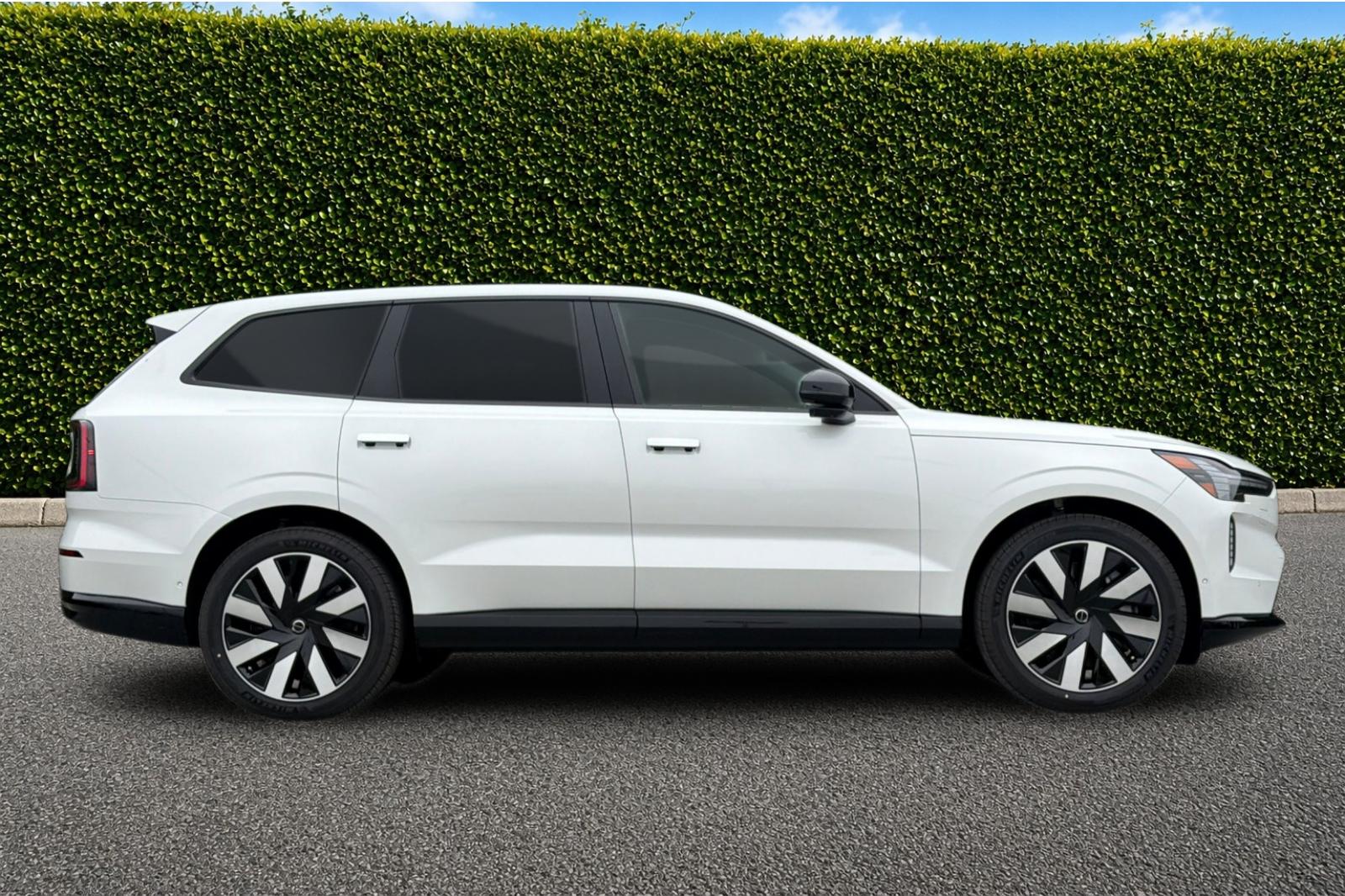 New 2026 Crystal White Volvo Ultra image 7