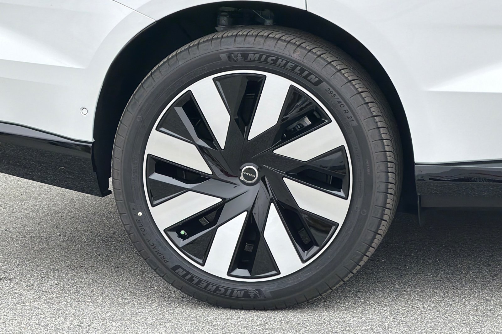 New 2026 Crystal White Volvo Ultra image 26