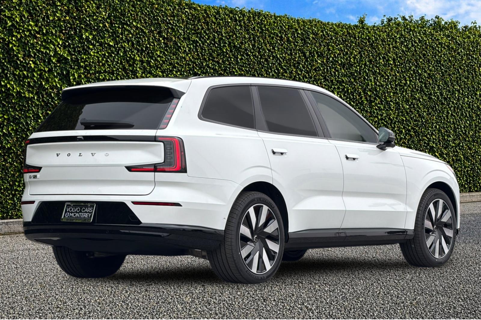 New 2026 Crystal White Volvo Ultra image 6