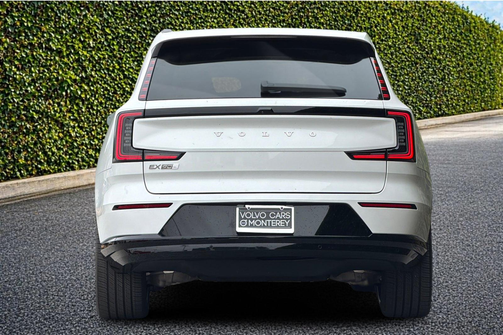 New 2026 Crystal White Volvo Ultra image 5