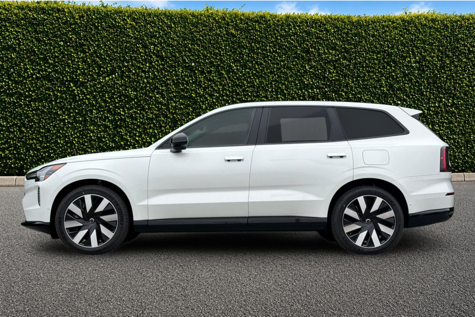 New 2026 Crystal White Volvo Ultra image 3