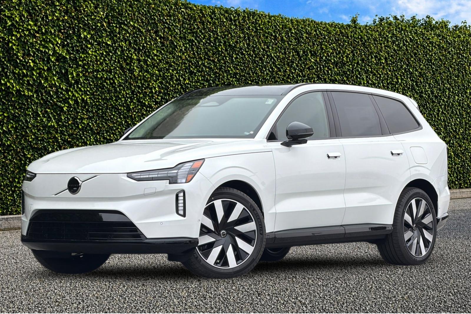 2026 Volvo EX90 Twin Motor Performance Ultra 7-Seater's photo