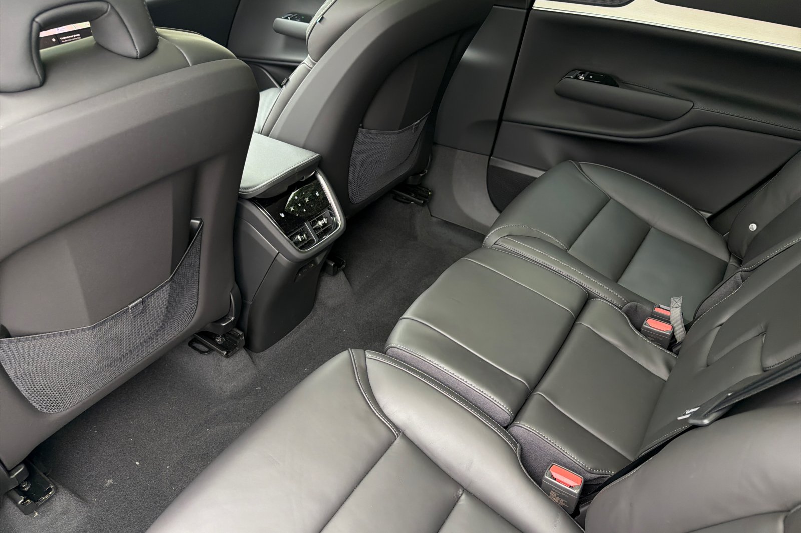 New 2026 Crystal White Volvo Ultra image 12