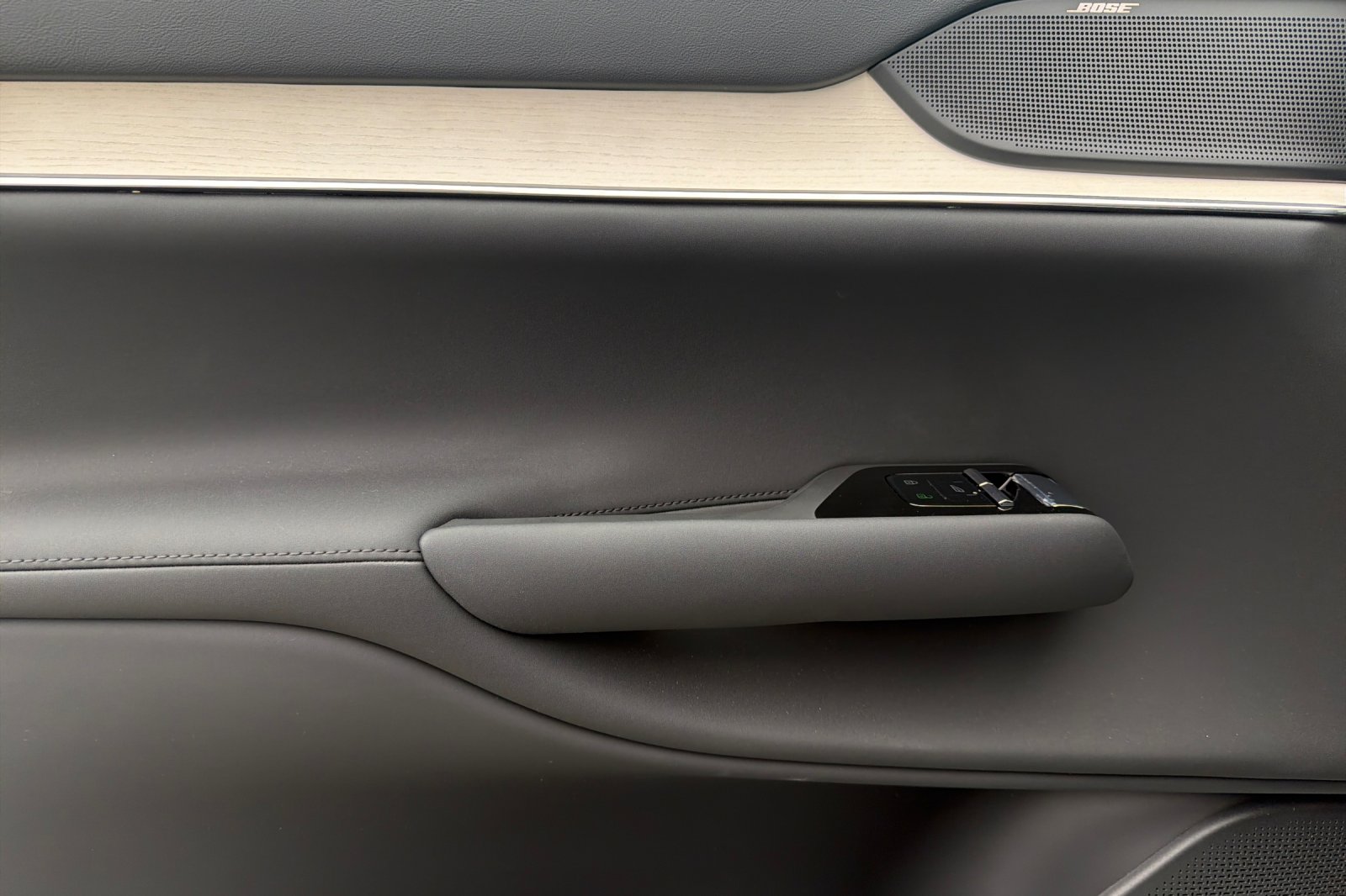 New 2026 Crystal White Volvo Ultra image 11