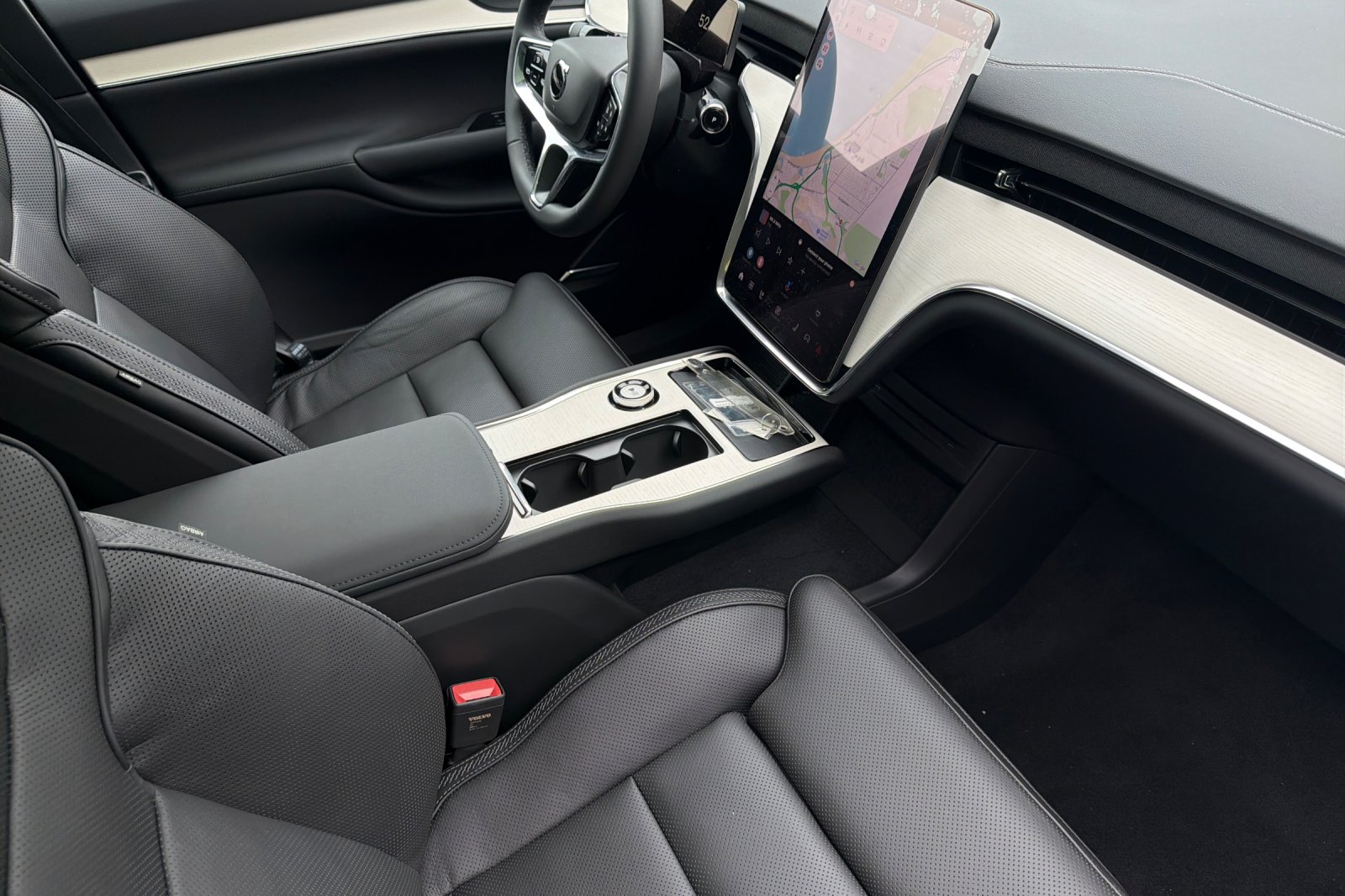 New 2026 Crystal White Volvo Ultra image 17