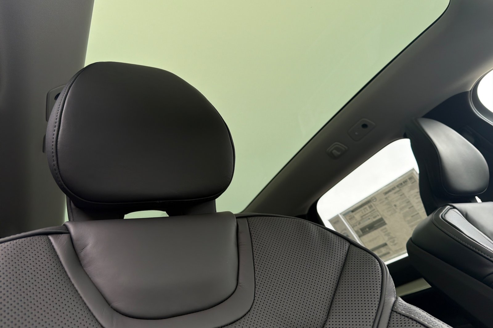 New 2026 Crystal White Volvo Ultra image 18