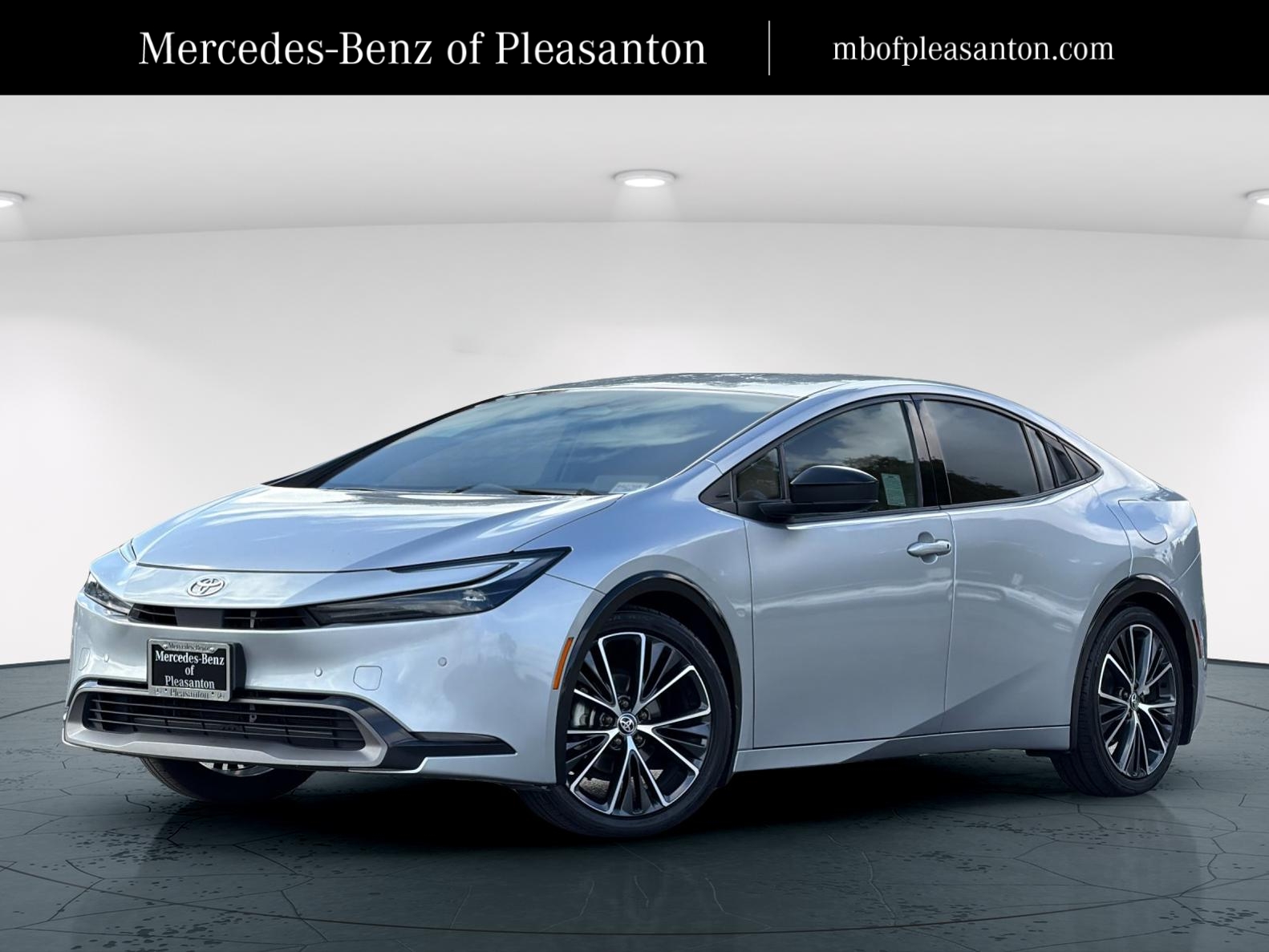 2023 Toyota Prius XLE FWD's photo
