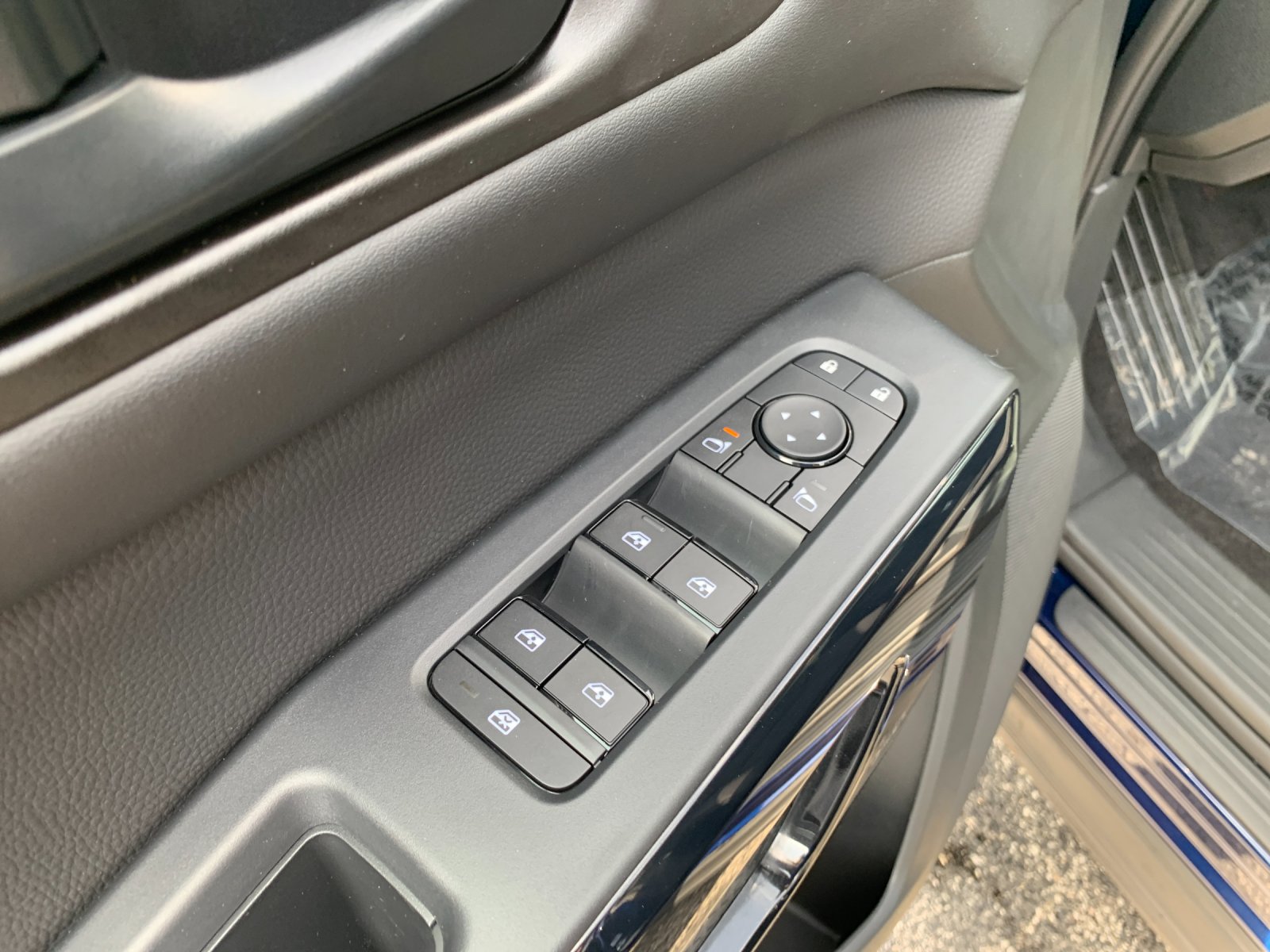 New 2026 Deep Ocean Blue Pearl Nissan SV image 12