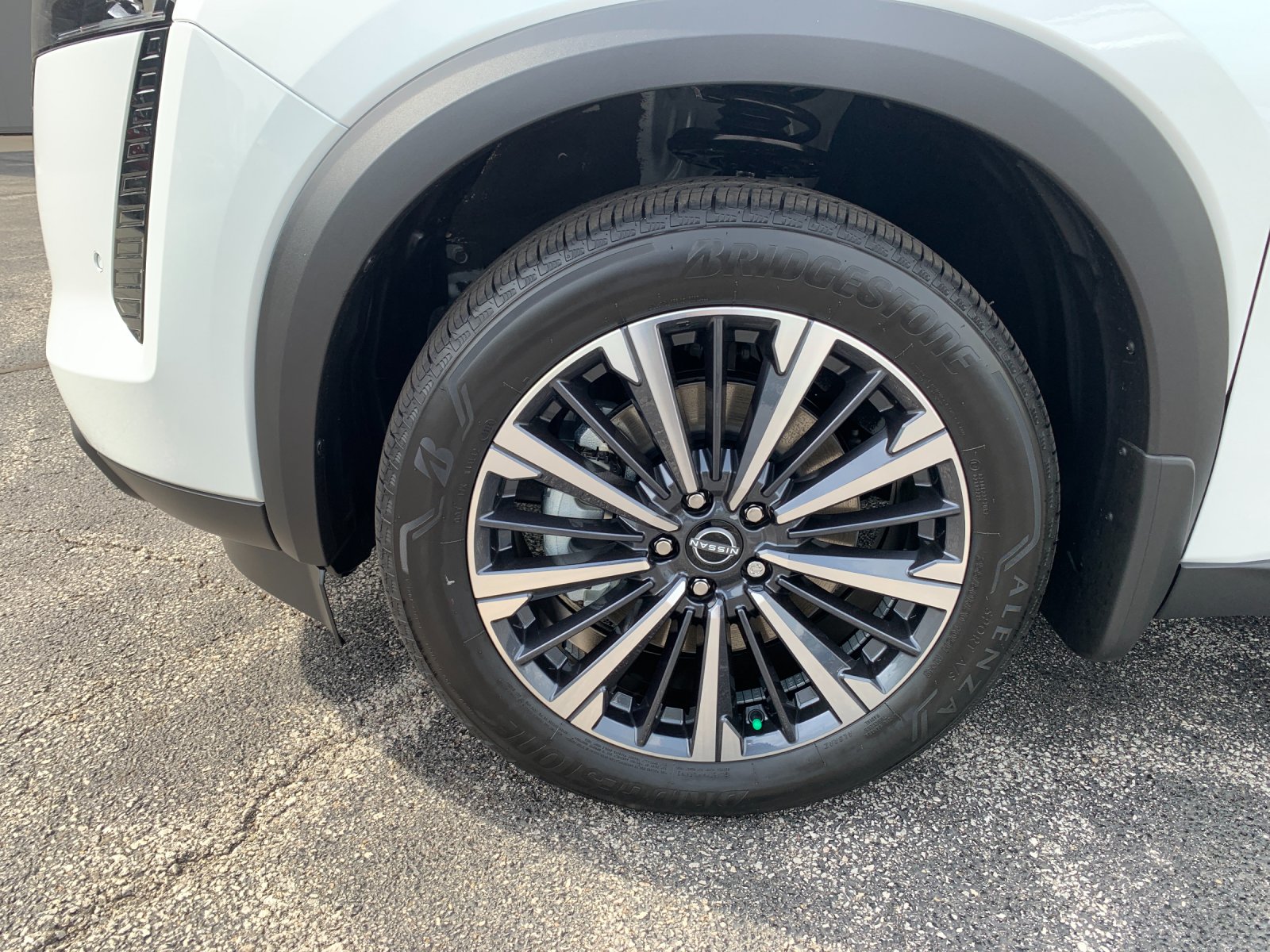 New 2026 Everest White Pearl TriCoat Nissan Platinum image 32