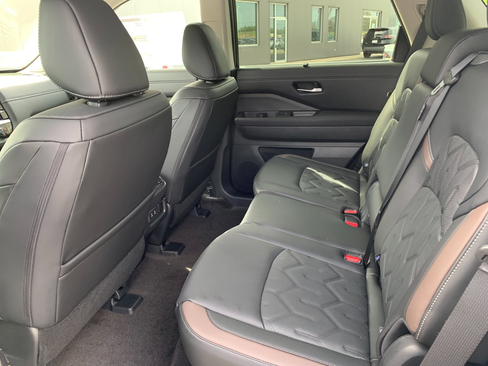 New 2026 Everest White Pearl TriCoat Nissan Platinum image 13