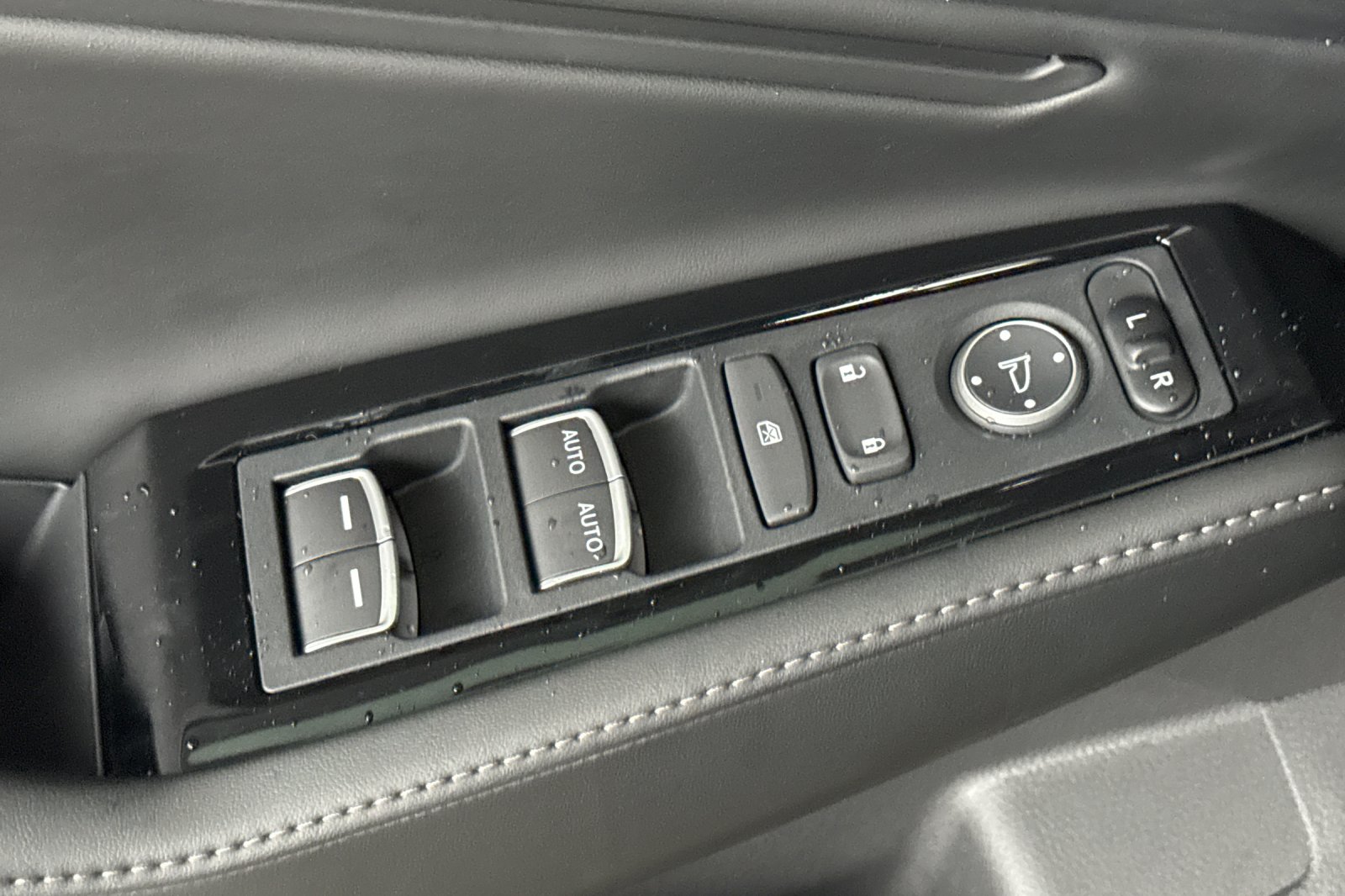 New 2026 Solar Silver Metallic Honda Touring image 11